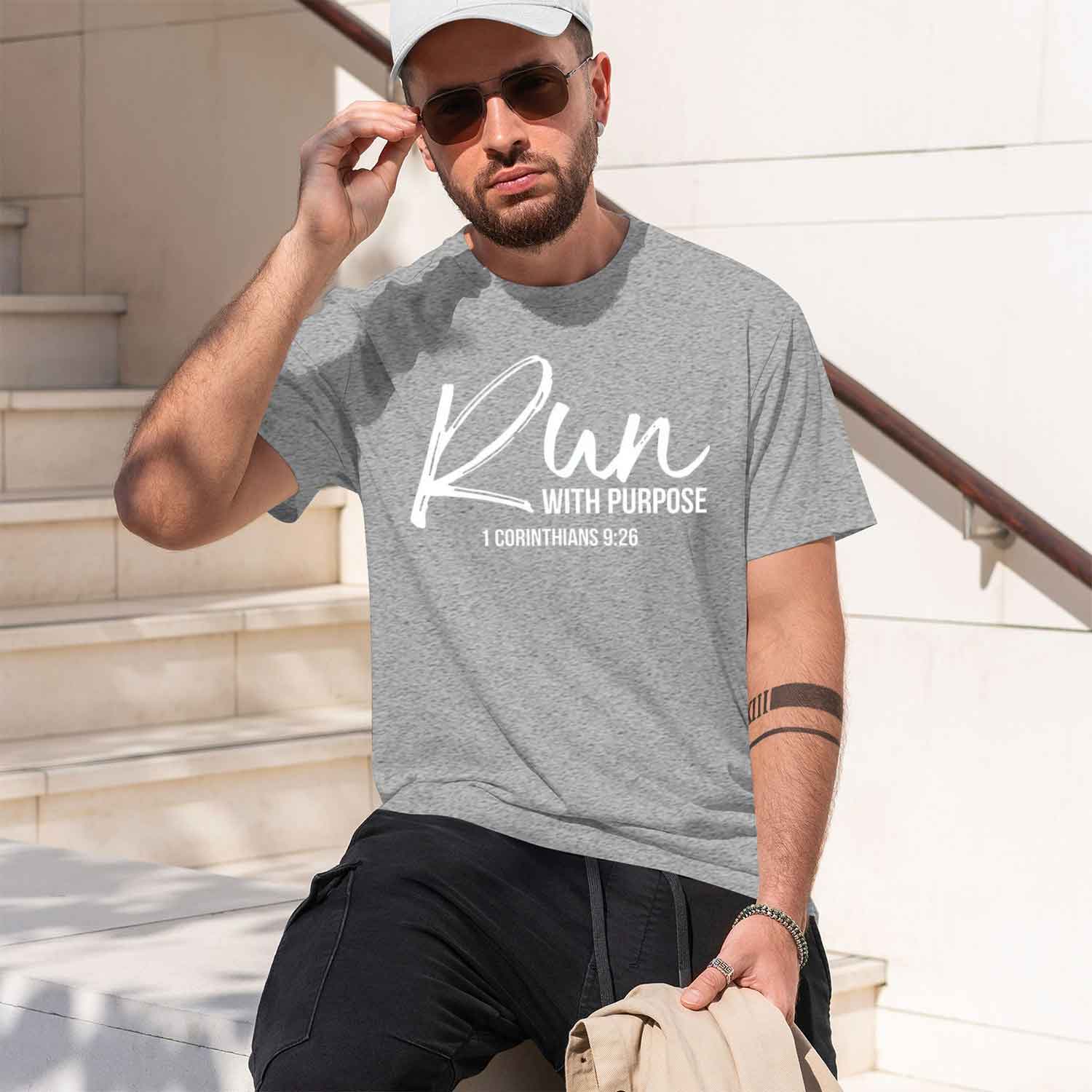 Pulôver com citação 'Run With  - Running Gear Gifts For Men avaliação e preço